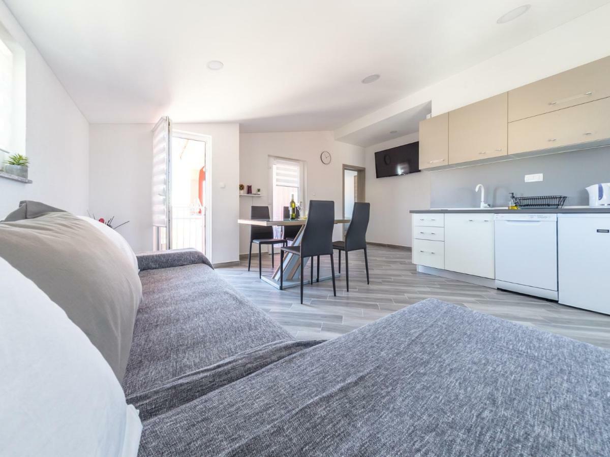 Apartment ˝Soleil˝ Vir Exterior foto